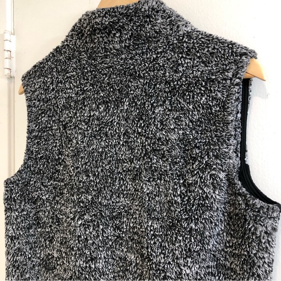 JASON MAXWELL Faux Fur Zippered Vest. Size Medium Gray/Black. - Picture 7 of 13